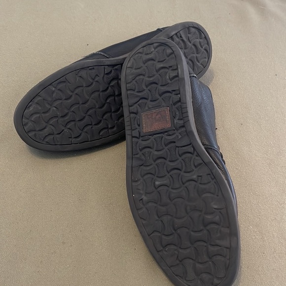 TOMS Authentic black color Leather size 8.5” Mens Shoes - Picture 11 of 16